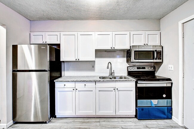 Kitchen - 1004 Derwood Ct