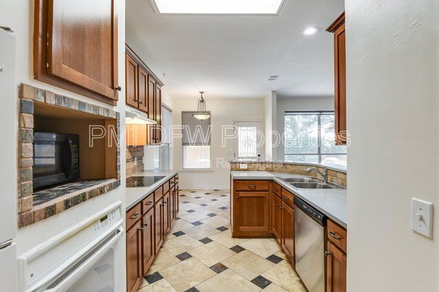 Building Photo - 6721 Hayling Way