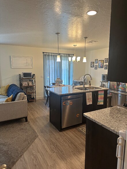 Building Photo - 5899 Challenger Way