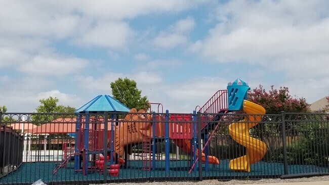 Building Photo - Wonderful 3-2-2 in Crowley ISD!