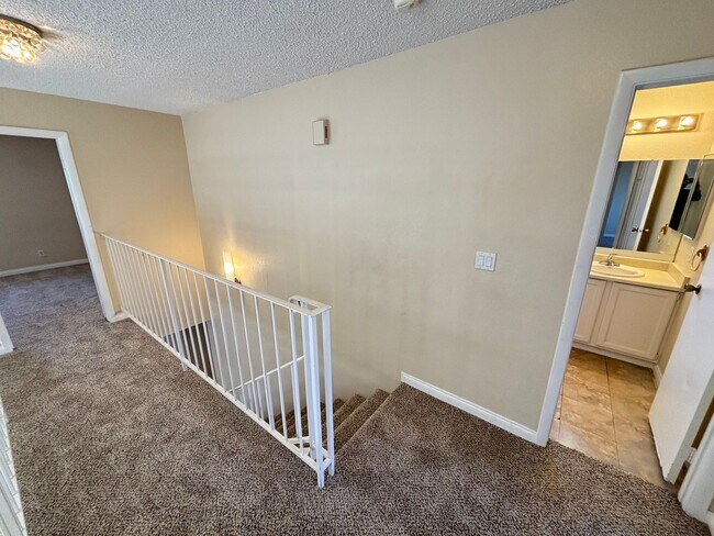 Building Photo - Spacious 3BED/3BATH Two story home located...