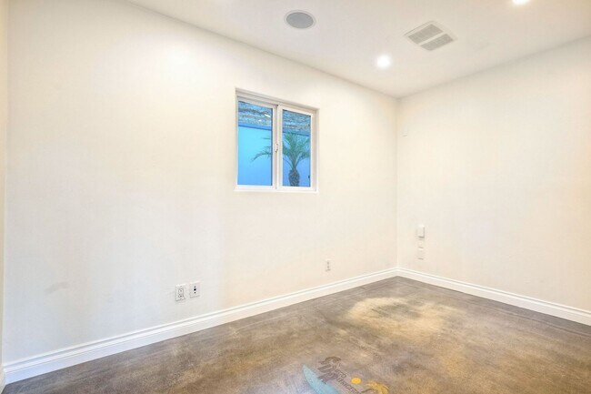 Building Photo - 125 Hummingbird Hill