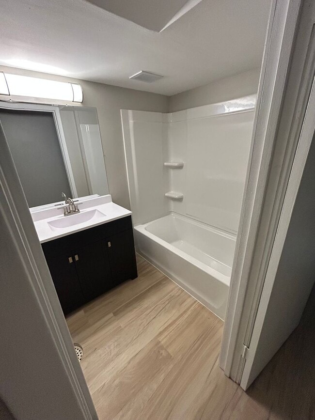 Building Photo - 513-513-513-512 Washington St