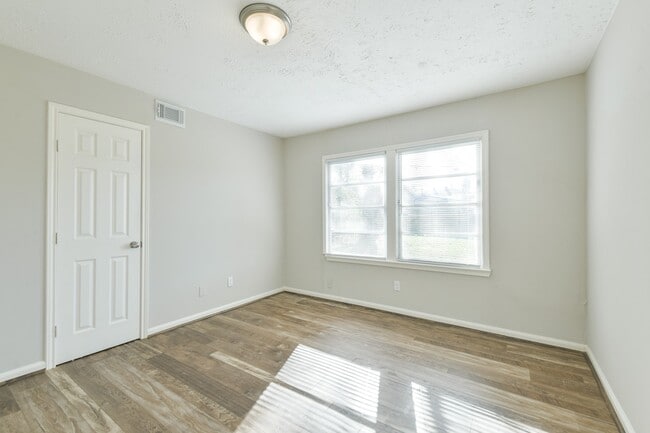 Building Photo - 1206 Houston Ave