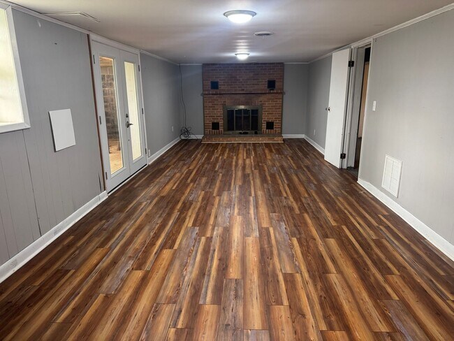 Building Photo - 3 Bedroom, 2 Bathroom Home located in Greeneville, TN