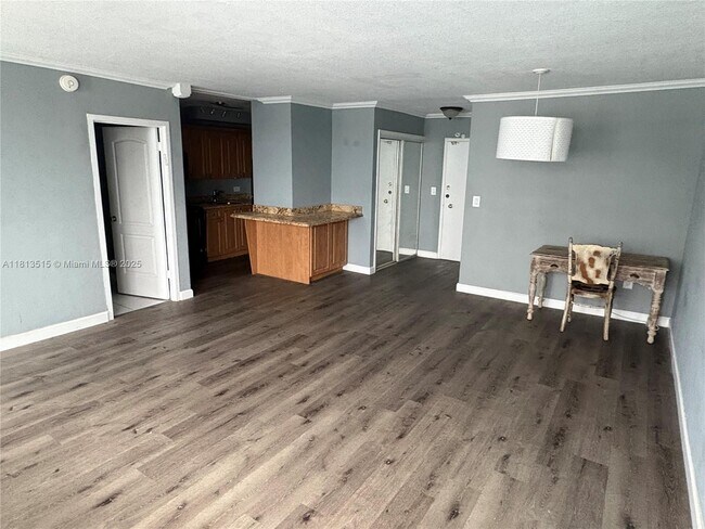 Building Photo - 5313 Collins Ave