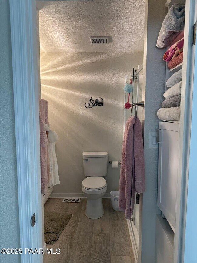 Building Photo - 1 Bar Heart Dr