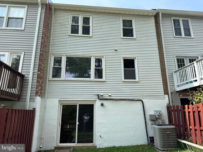 Building Photo - 5530 Kendrick Ln