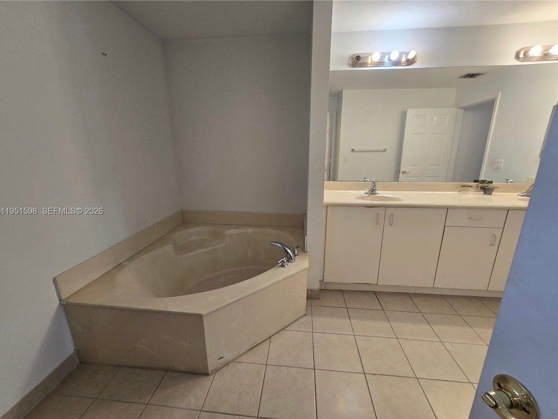 Building Photo - 3601 NW 14th Ct