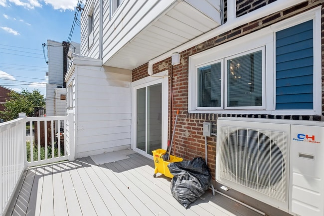 Building Photo - Stylishly Renovated 3-Bedroom Home with Pr...