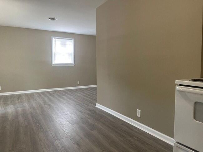 Building Photo - 2bd 1 ba Duplex in Hermitage