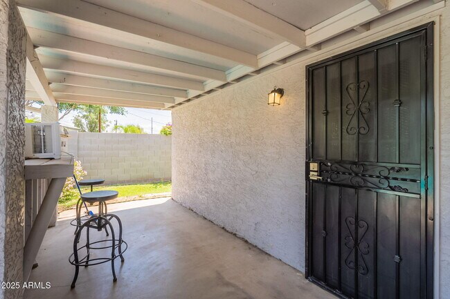 Building Photo - 1116 E Fern Dr N