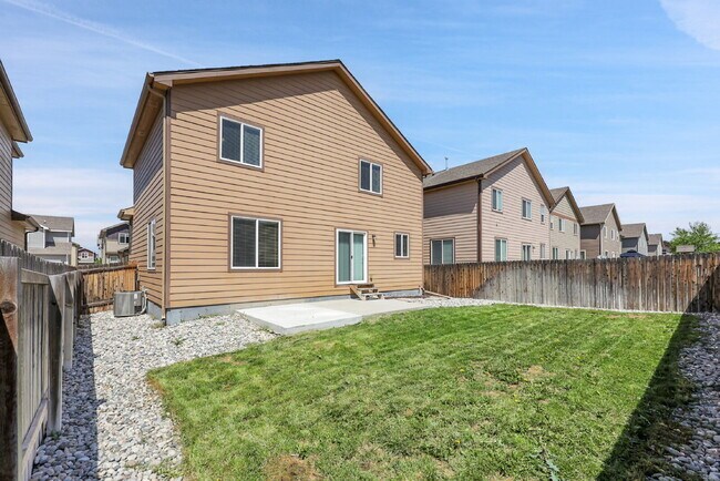 Building Photo - $2,495.00 3-bedroom, 2.5-bathroom in Color...
