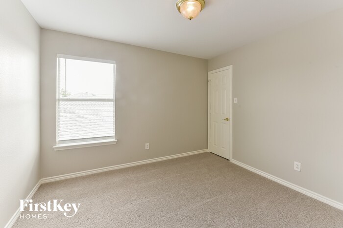 Building Photo - 5612 Eastwedge Dr