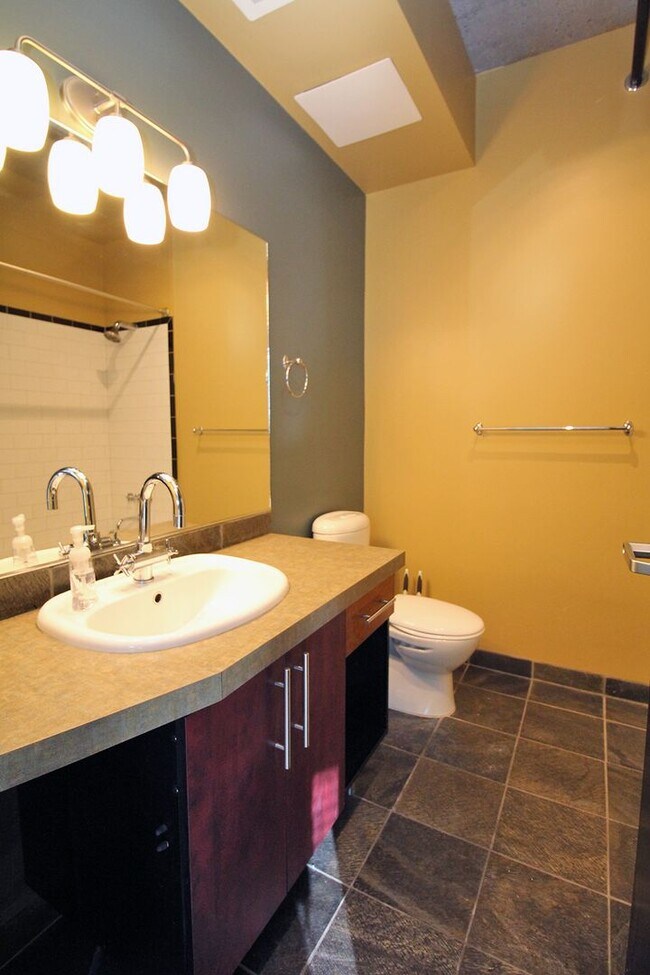 Building Photo - Stylish and Sleek Loft at the Mosaic in Do...