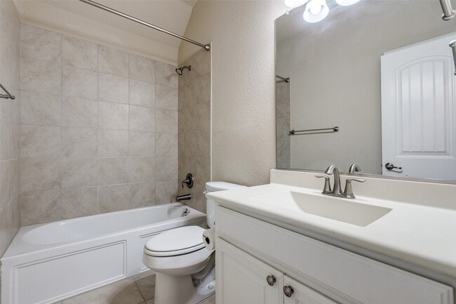 Building Photo - 704 Thetford Ln