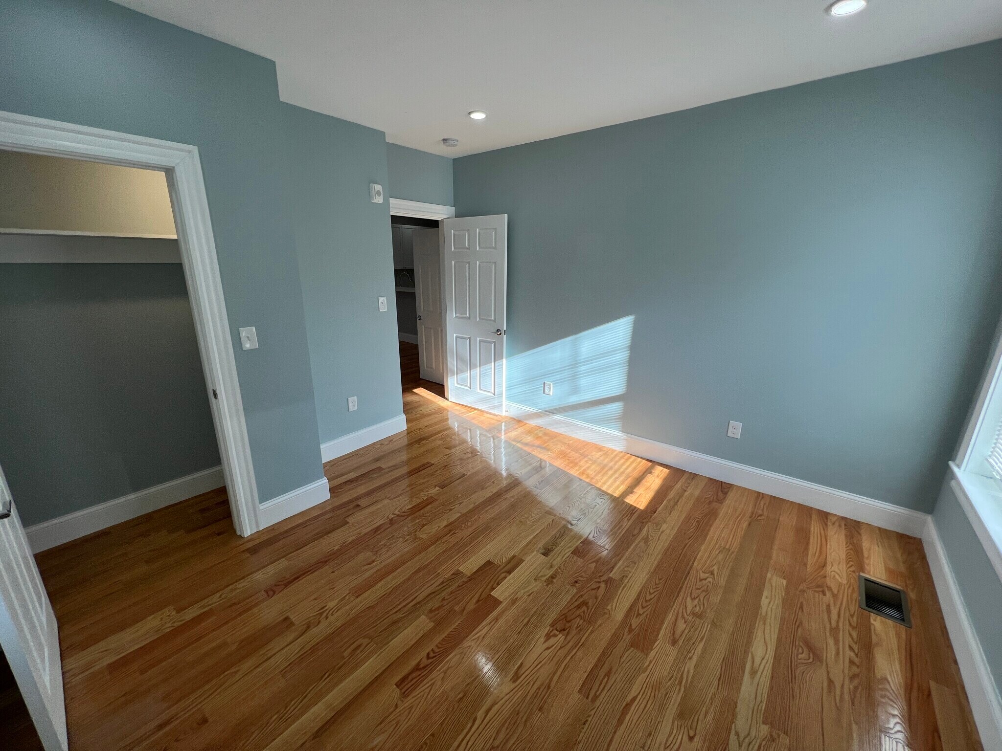 Building Photo - 361 Beacon St
