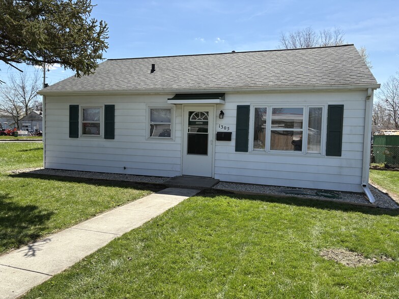 Primary Photo - 1305 W Jackson St