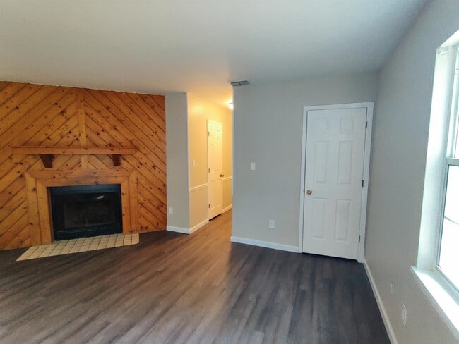 Building Photo - 2366 Gregory Dr