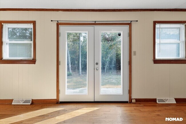 Building Photo - Peaceful 3BR Rancher Retreat on Wooded Lot