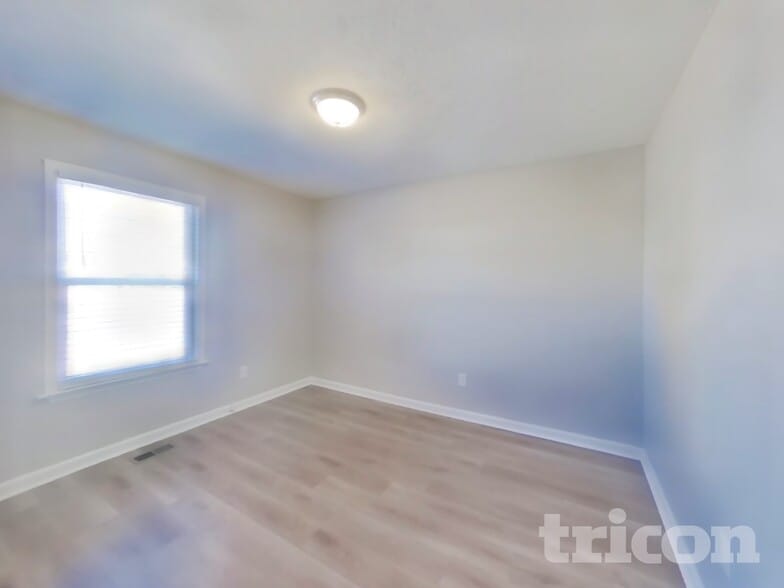 Building Photo - 362 Park Ct N