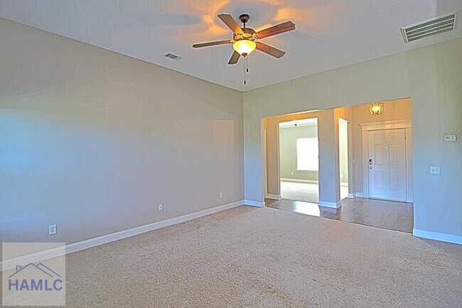 Building Photo - 582 Burke Dr