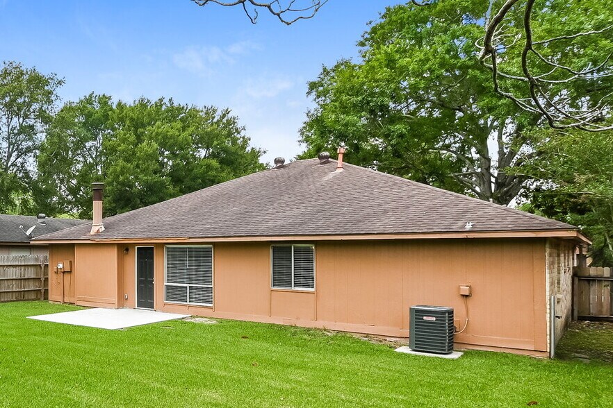 Building Photo - 2823 Woodhall Ct