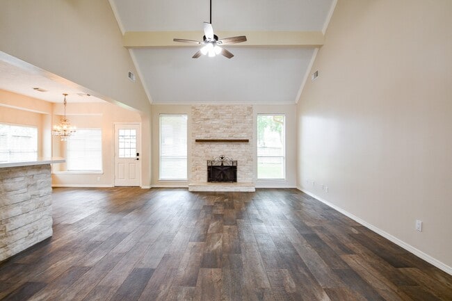 Building Photo - 241 Blue Hill Dr