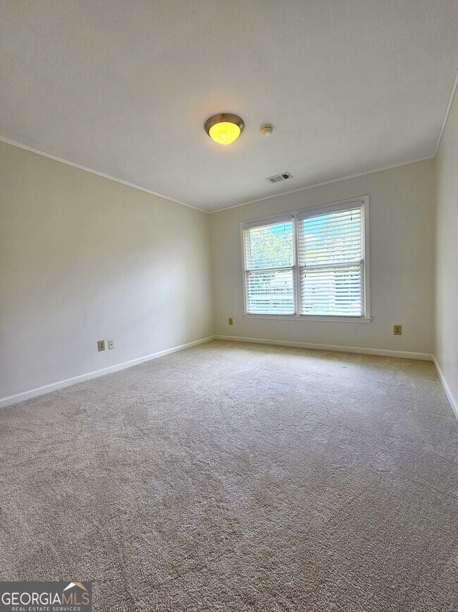 Building Photo - 10805 Pinewalk Forest Cir
