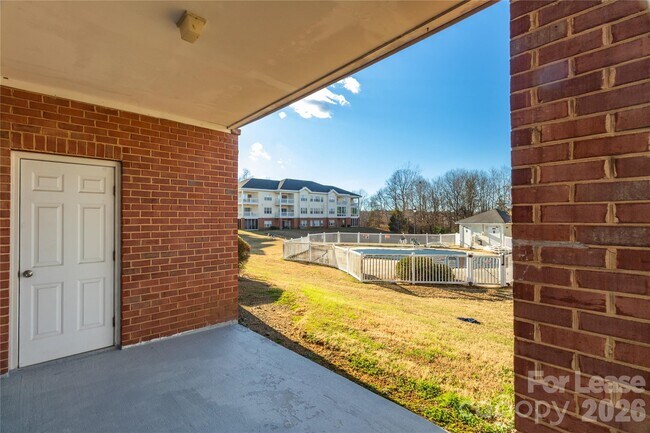 Building Photo - 9047 Meadow Vista Rd