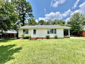 Building Photo - Updated 3 Bed, 1 Bath Nest in Fayetteville