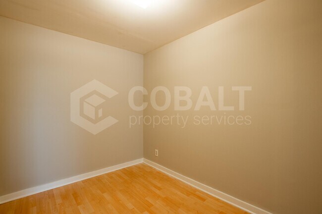 Building Photo - 674 Somerset Terrace NE