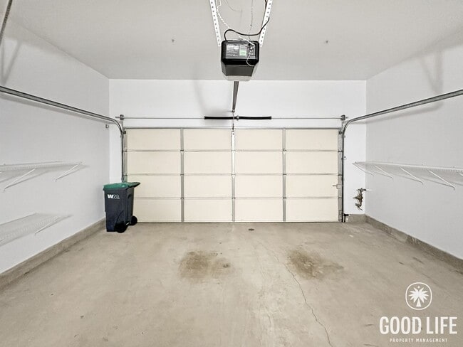 Building Photo - Stylish 2-Bed 2-Bth Home in Irvine with Pool, Jacuzzi, Basketball Court, Balcony & 2 Car Attached...