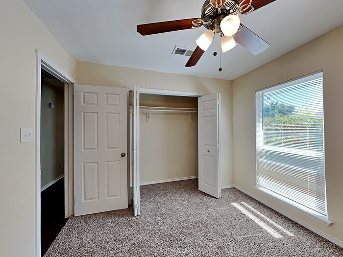 Building Photo - 7621 Pebble Beach Dr