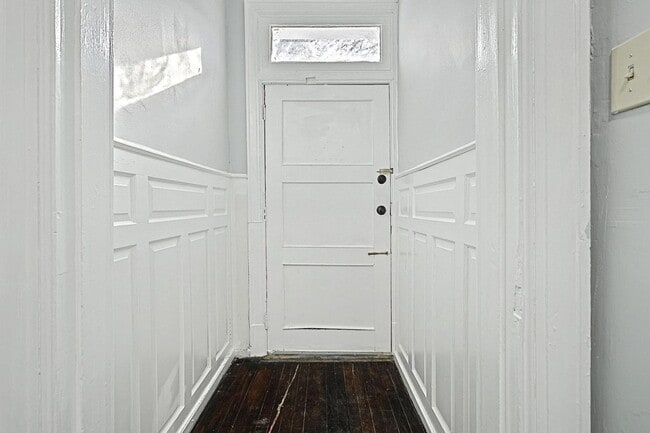 Building Photo - Coming Soon - Spacious 5 Bedroom, 1 Bath H...