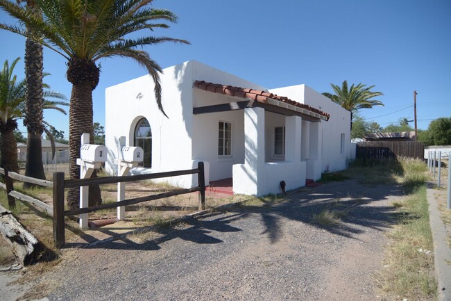 Primary Photo - Charming 2 Bedroom 1 Bath House! Close to ...