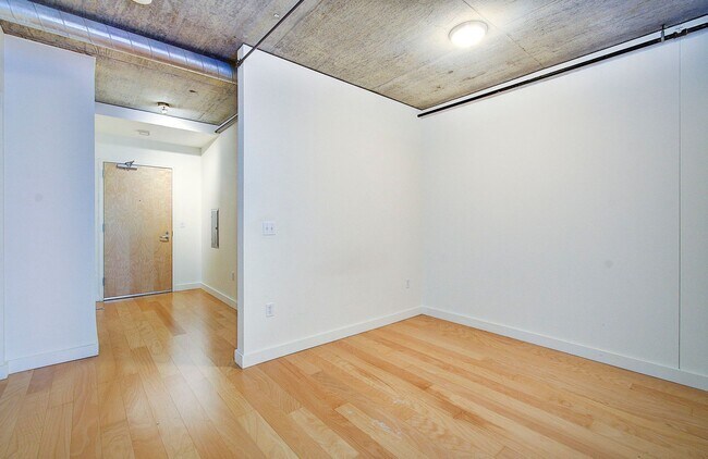 Building Photo - THE CIVIC IN GOOSE HOLLOW STUDIO BEDROOM CONDO!