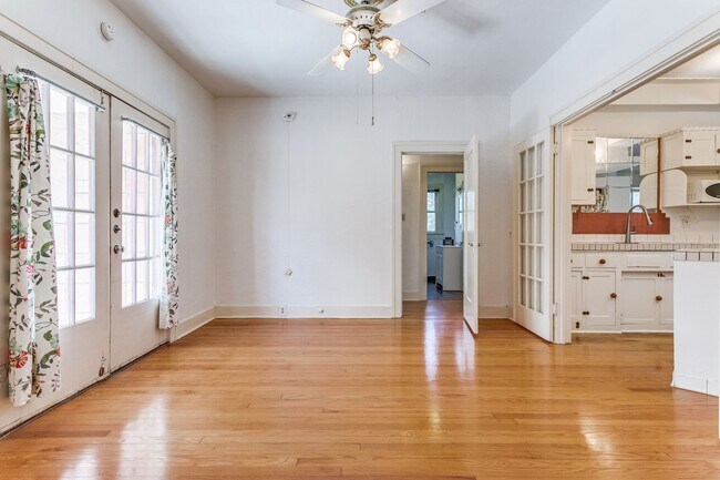 Building Photo - 526 Pershing Ave