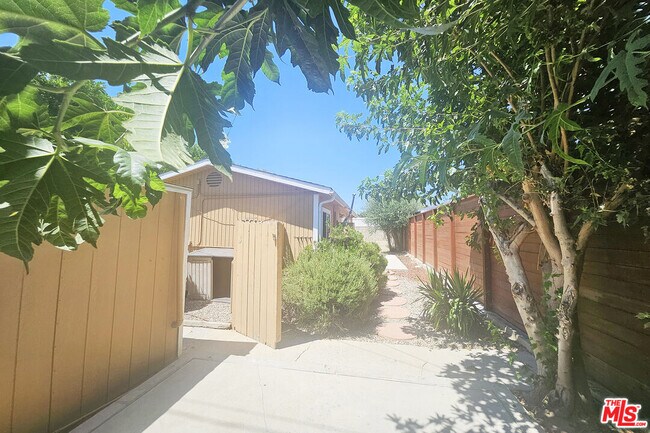 Building Photo - 6946 Jellico Ave