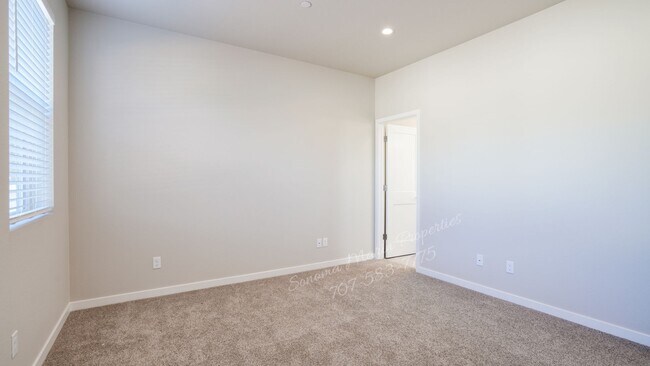 Building Photo - 542 Trisha Ln