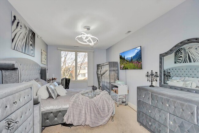 Building Photo - 4330 N Neva Ave