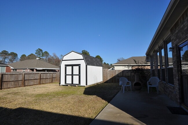 Building Photo - Custom Built Home in Flint!