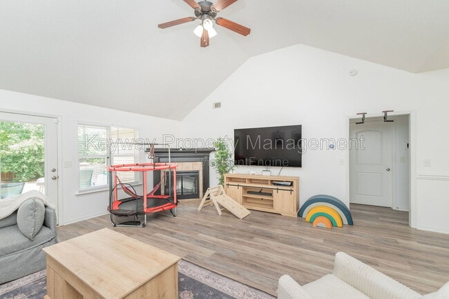 Building Photo - 3128 Alexandria Dr
