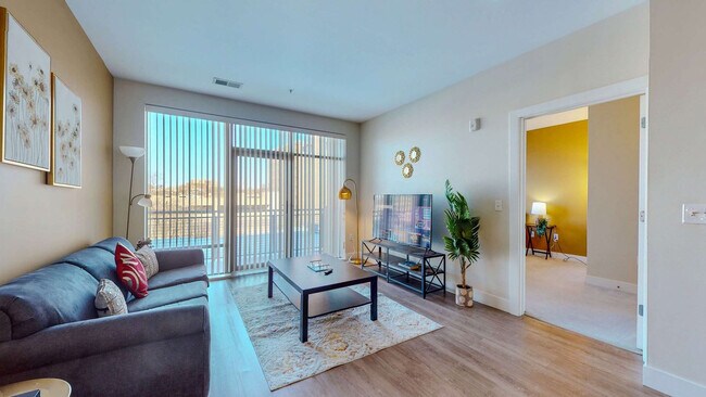 Building Photo - 545 Bedford St