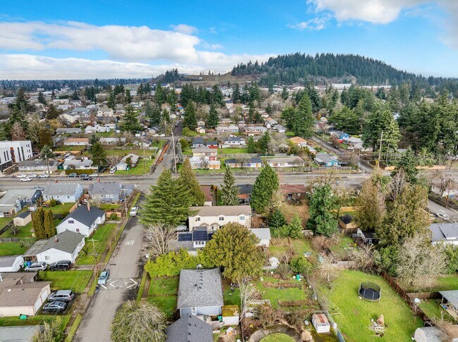 Building Photo - 99th Ave Tri-Plex-AT-4518