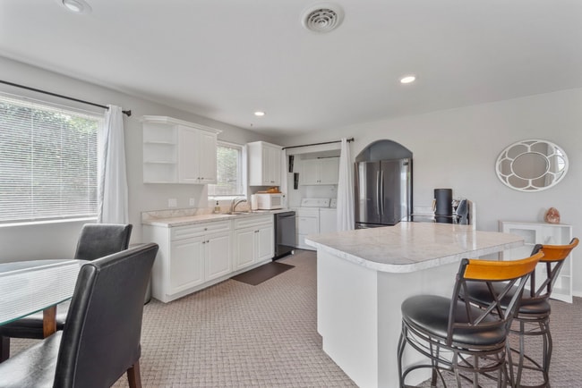 Building Photo - 4949 Rau Ln