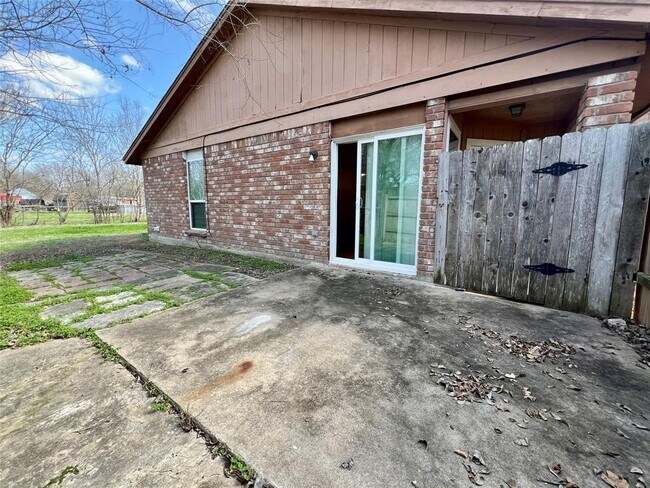 Building Photo - 112 S Mockingbird Ln