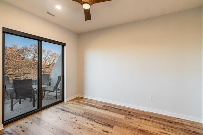 Building Photo - 215 E Pleasant St