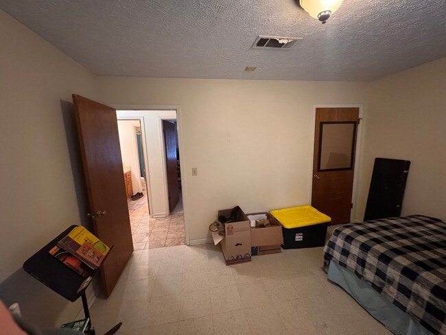 Building Photo - 5 BR 3 full BA House