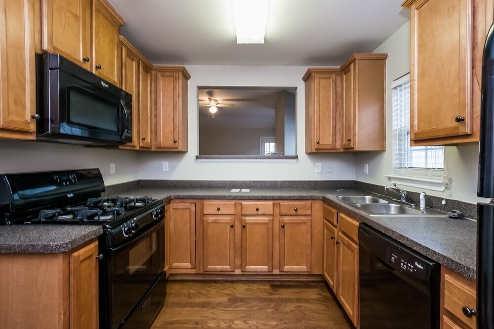 Building Photo - 5 Hill Crest Cir